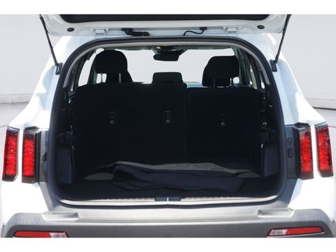 Used 2023 Kia Sorento LX FWD image 31