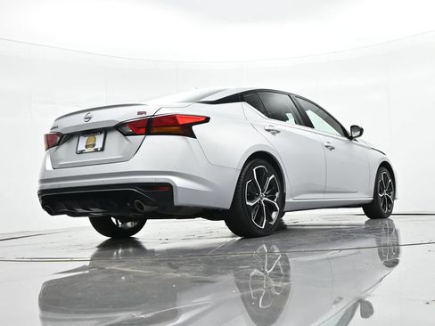 Used 2024 Nissan Altima 2.5 SR FWD image 20