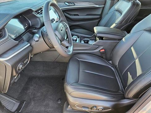 New 2025 Jeep Grand Cherokee Limited w/ Black Appearance Package image 4