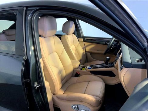 Certified 2026 Porsche Macan AWD/4WD image 18