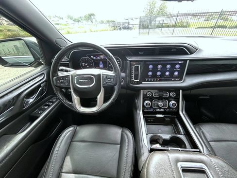 Used 2021 GMC Yukon XL Denali w/ Denali Premium Package AWD/4WD image 13