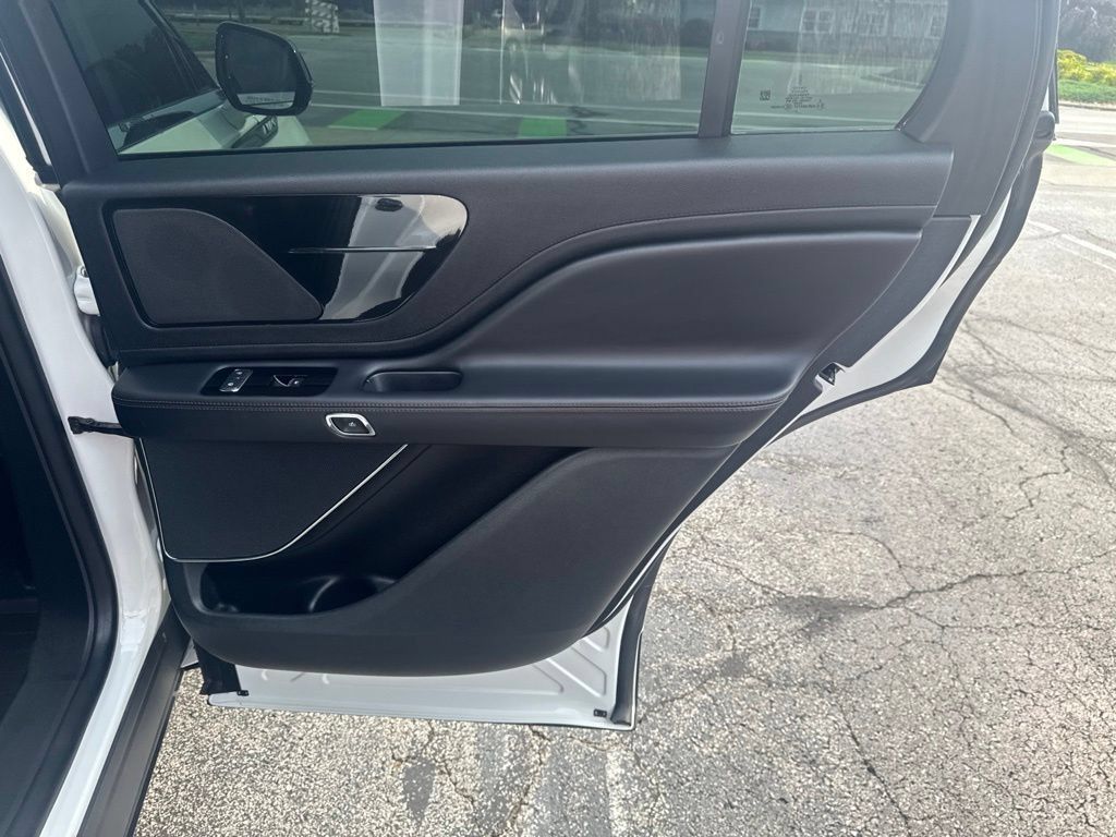Used 2023 Lincoln Aviator AWD w/ Premium Package image 34