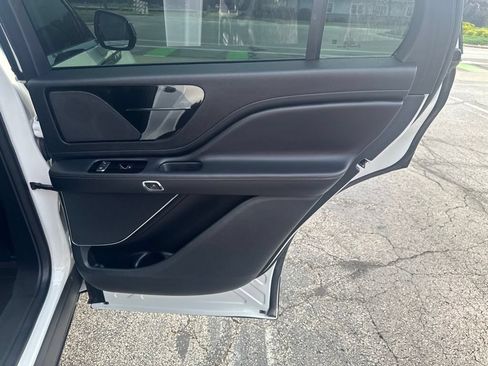 Used 2023 Lincoln Aviator AWD w/ Premium Package image 34