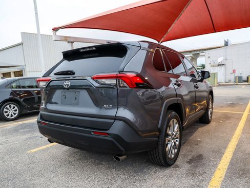 Used 2021 Toyota RAV4 XLE Premium FWD image 8