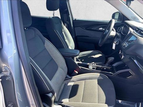 Used 2023 Chevrolet TrailBlazer LS image 9