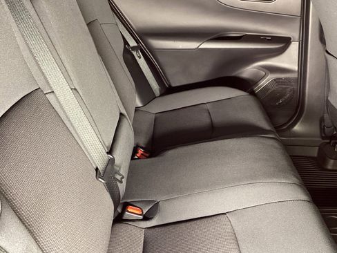 Used 2023 Toyota Venza LE image 4