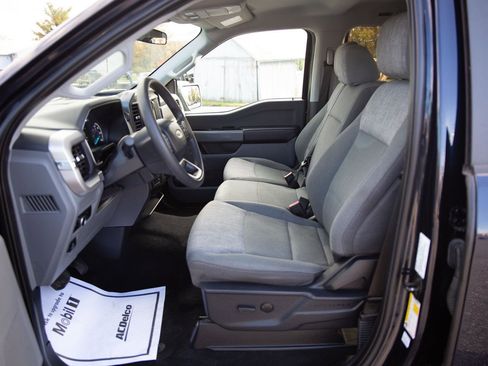 Used 2023 Ford F150 XLT image 3