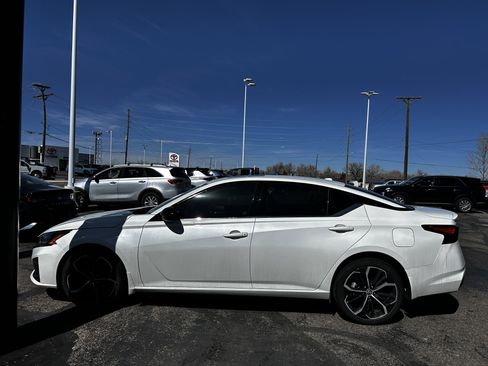 Used 2023 Nissan Altima 2.5 SR w/ SR Premium Package image 2