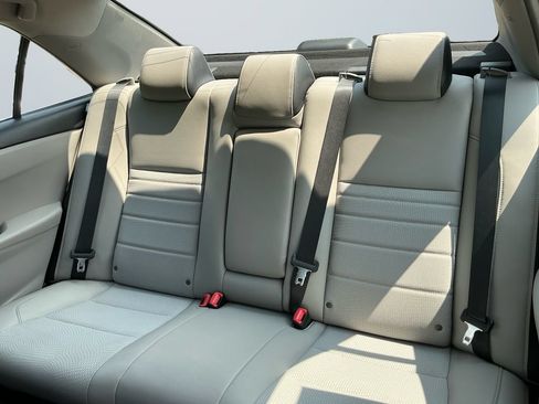 Used 2017 Toyota Camry SE w/ Moonroof Package FWD image 14