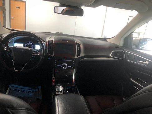 Used 2019 Ford Edge Titanium AWD/4WD image 16