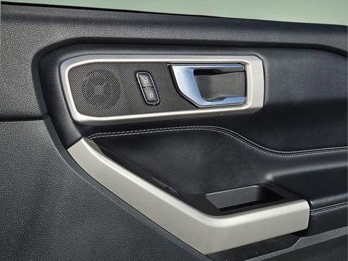 Used 2021 Ford Explorer XLT image 14