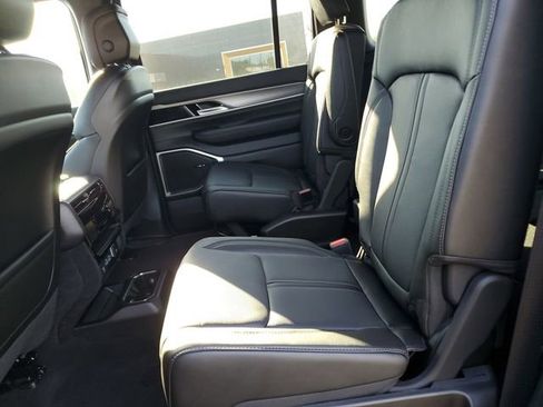 New 2025 Jeep Wagoneer Series II image 16