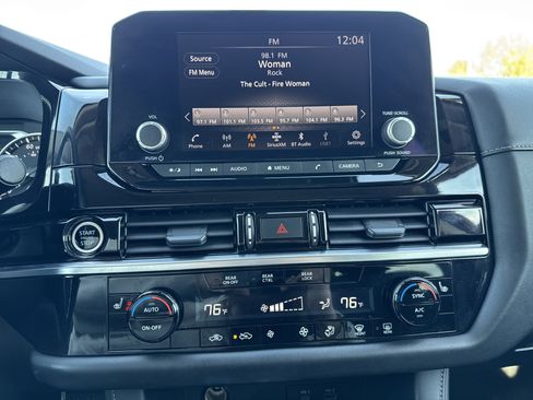 Used 2023 Nissan Pathfinder SV image 12