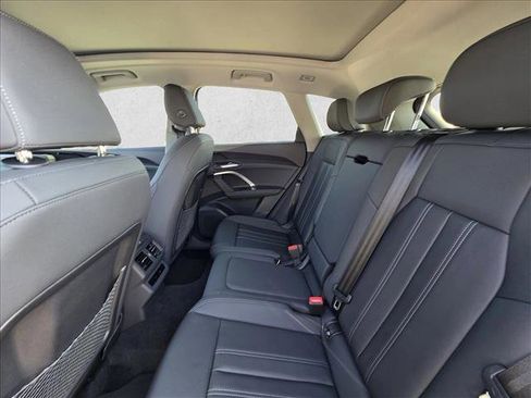 New 2025 Audi Q5 Premium image 17