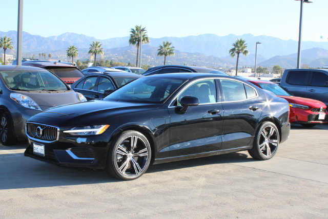 Used 2021 Volvo S60 T8 Inscription w/ Climate Package AWD/4WD image 3