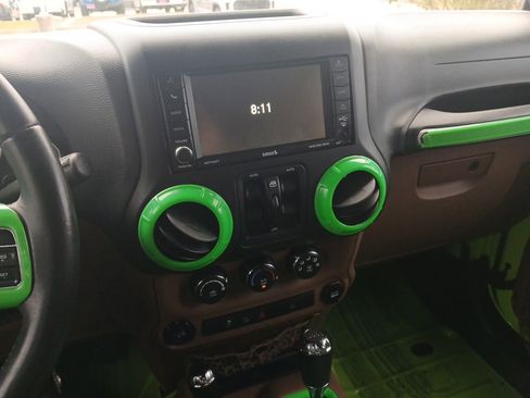 Used 2012 Jeep Wrangler Unlimited Sahara image 14