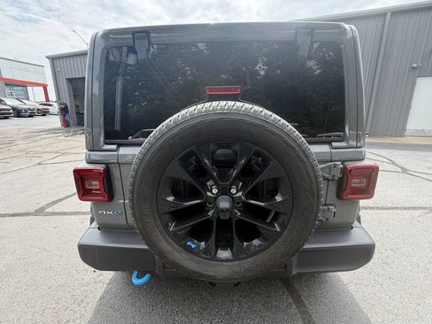 Used 2022 Jeep Wrangler Unlimited Sahara w/ Cold Weather Group AWD/4WD image 3