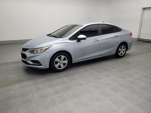 Used 2017 Chevrolet Cruze LS image 2