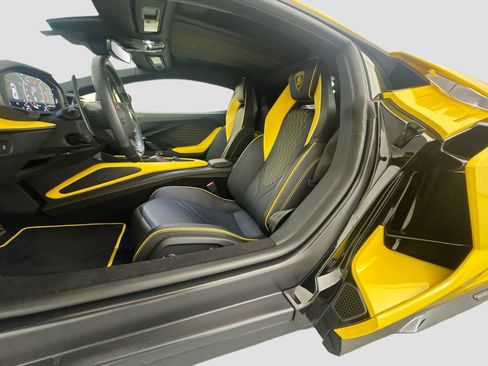 Used 2024 Lamborghini Revuelto AWD/4WD image 22