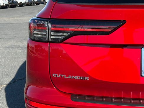 New 2025 Mitsubishi Outlander SE image 12