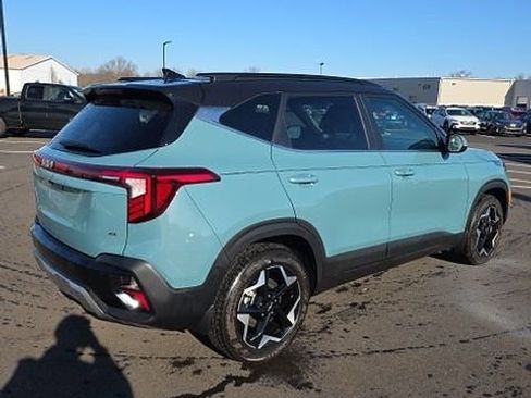 Used 2025 Kia Seltos EX w/ EX Sunroof Package image 4