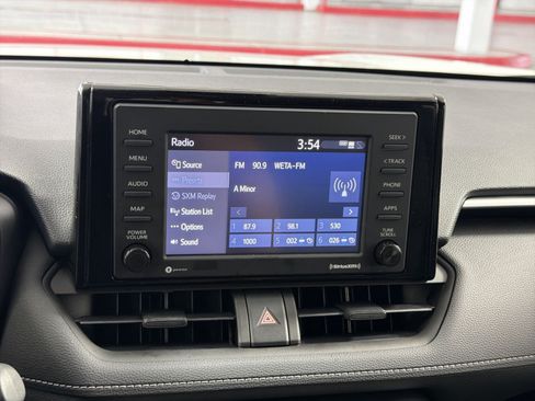 Used 2022 Toyota RAV4 LE AWD/4WD image 18