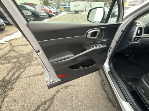 Used 2023 Kia Sorento EX image 6