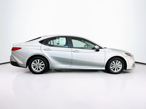 Used 2025 Toyota Camry LE image 10