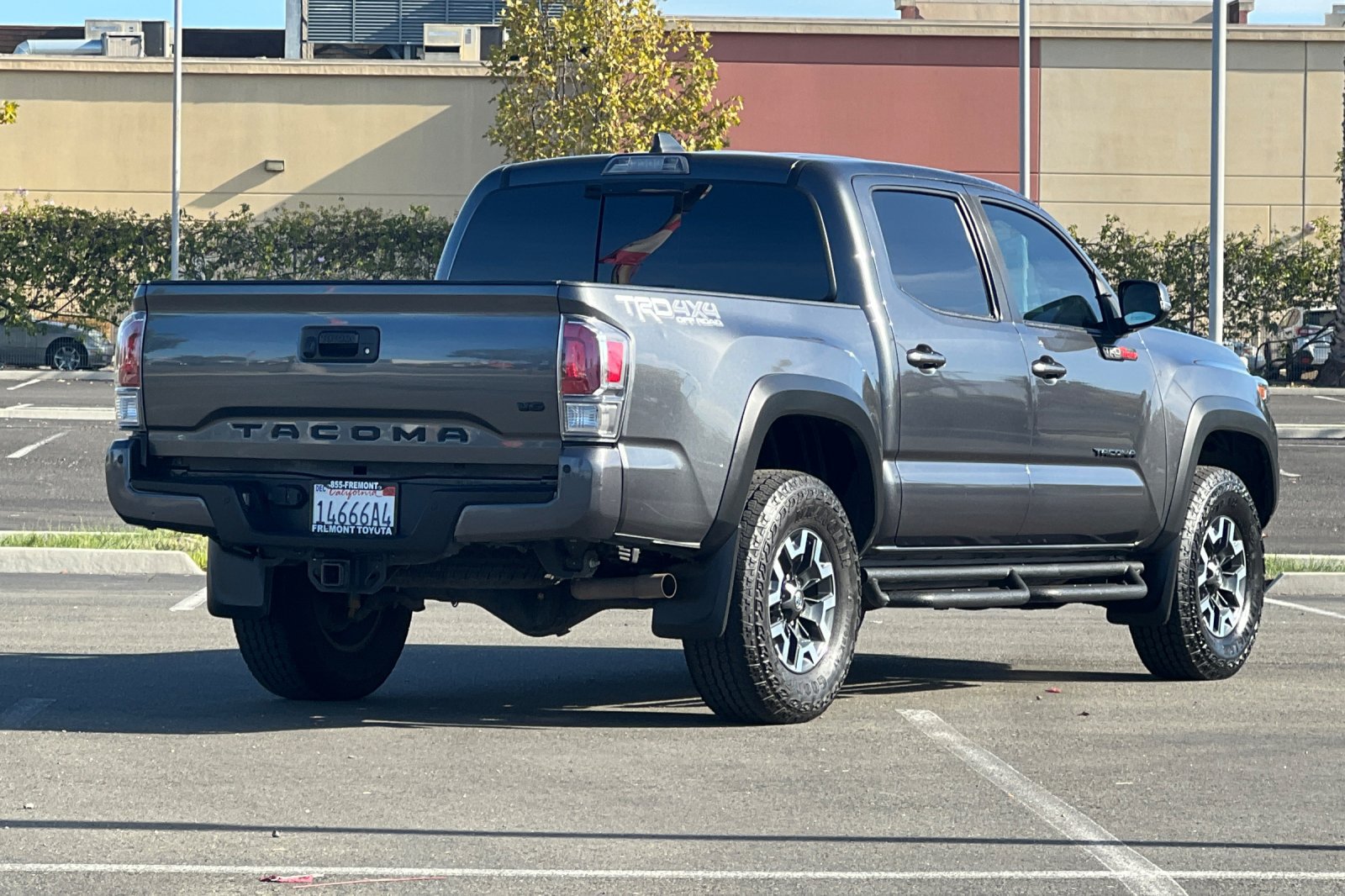 Certified 2022 Toyota Tacoma TRD Off-Road w/ Technology Package AWD/4WD image 4