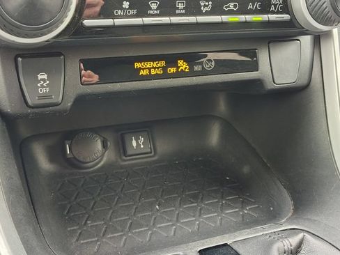 Used 2019 Toyota RAV4 LE w/ Carpet Mat Package FWD image 29