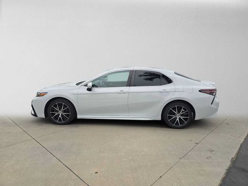 Used 2024 Toyota Camry SE FWD image 6
