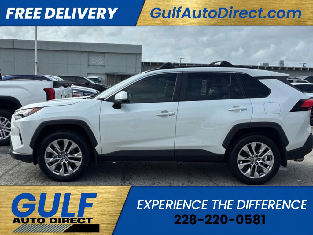 Used 2025 Toyota RAV4 XLE Premium FWD image 4