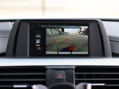 Used 2018 BMW 330i Sedan w/ M Sport Package image 38