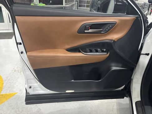 Used 2025 Toyota Crown Signia image 12