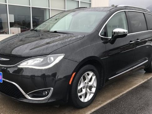 Used 2020 Chrysler Pacifica Limited image 3