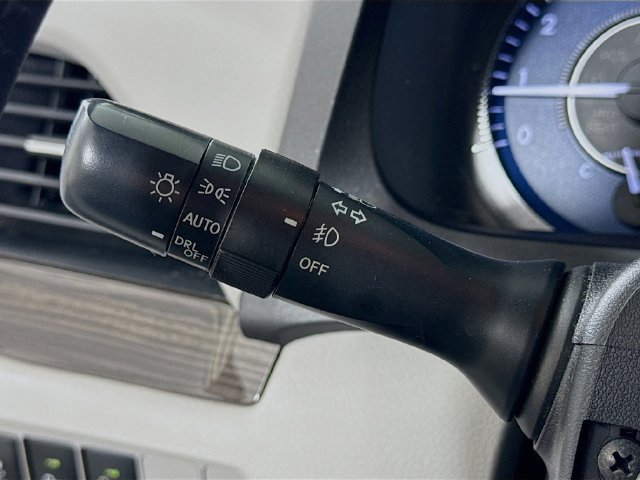 Used 2016 Toyota Sienna XLE w/ XLE Navigation Package FWD image 15