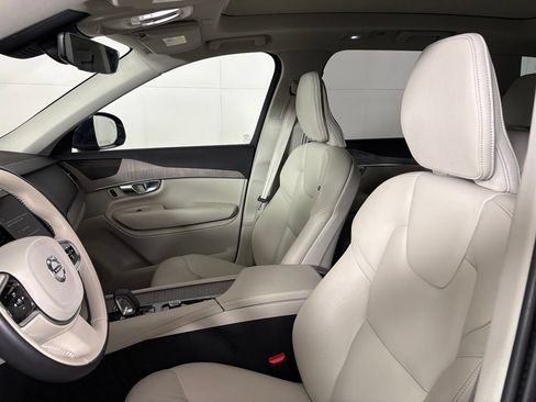 Used 2024 Volvo XC90 B5 Plus AWD/4WD image 18