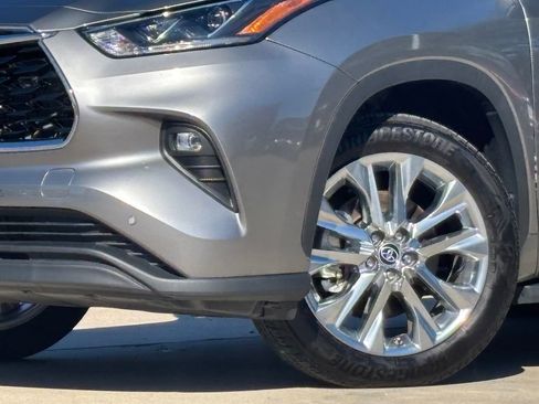 Certified 2025 Toyota Highlander Limited image 6