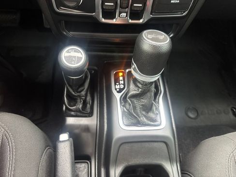 Used 2023 Jeep Wrangler Unlimited Sport AWD/4WD image 31