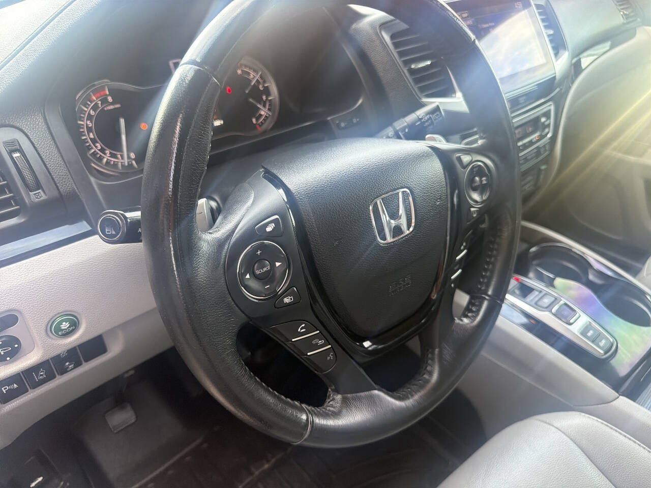 Used 2017 Honda Pilot Touring image 14