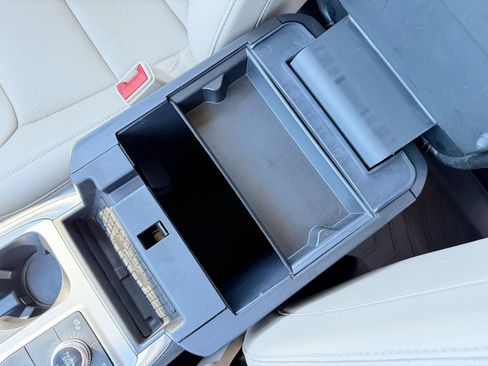 Used 2022 Ford Explorer Limited image 28