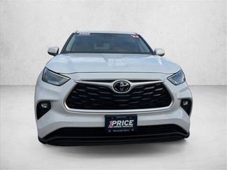 Used 2022 Toyota Highlander LE video 2