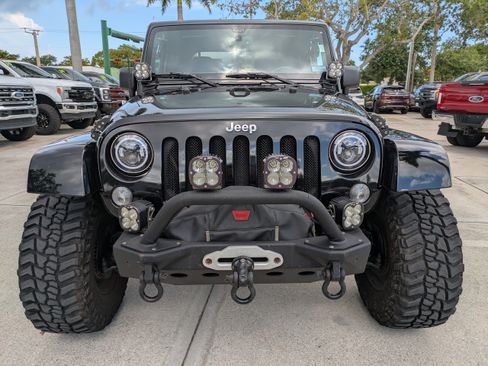 Used 2014 Jeep Wrangler Sahara w/ Connectivity Group AWD/4WD image 8