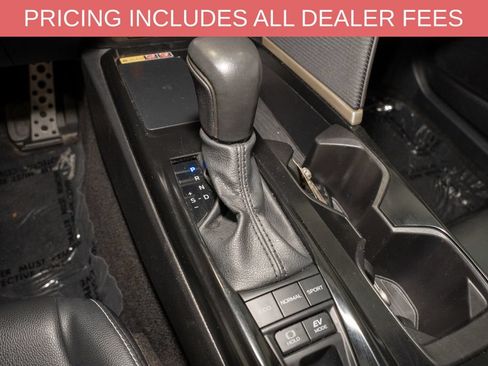 Used 2025 Toyota Camry SE FWD image 15
