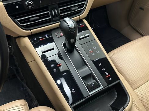 Used 2022 Porsche Macan AWD/4WD image 15