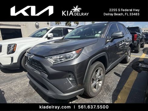 Used 2021 Toyota RAV4 XLE Premium image 4