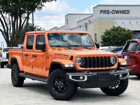 Used 2025 Jeep Gladiator Sport AWD/4WD image 2