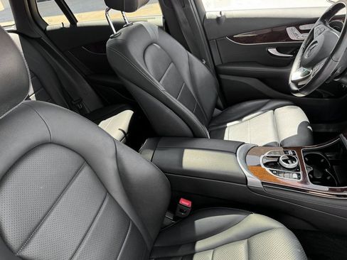 Used 2019 Mercedes-Benz GLC 300 4MATIC image 29