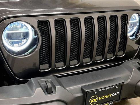 Used 2021 Jeep Wrangler Unlimited Sahara AWD/4WD image 32