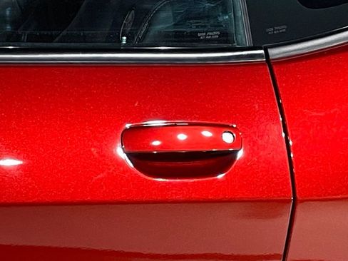 Used 2014 Dodge Challenger SXT image 18